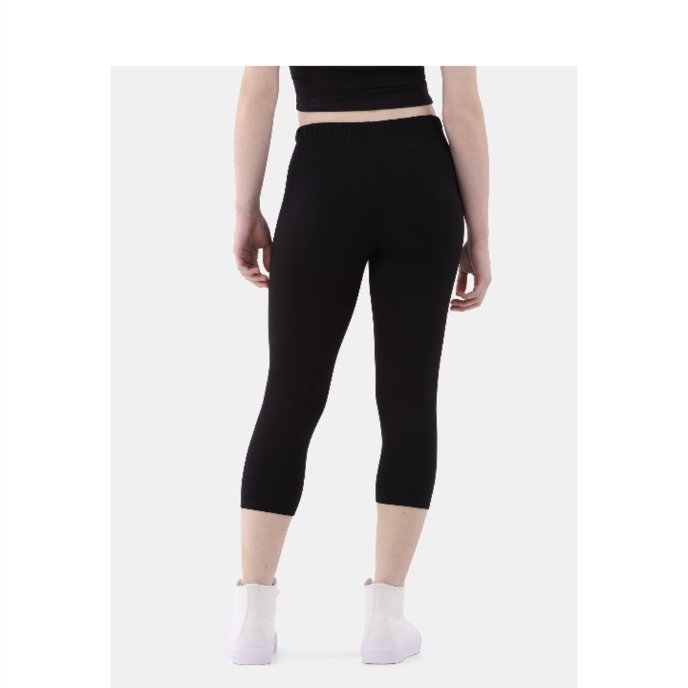 Black Capri No Boundaries Capri Leggings, Women’s.